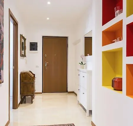 Bright Luxury New Flat Downtown * Milánó
