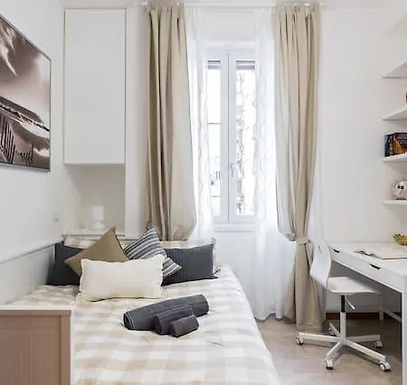 Bright Luxury New Flat Downtown Apartman