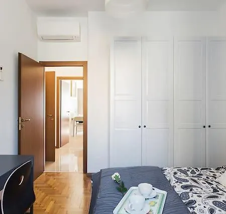 Bright Luxury New Flat Downtown Apartment
